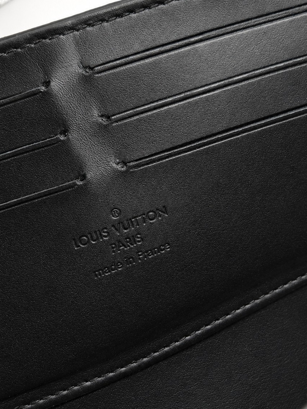 Louis Vuitton Suhali Portefeuille Favori Black Leather Long Wallet Gold Hardware - Picture 9 of 10
